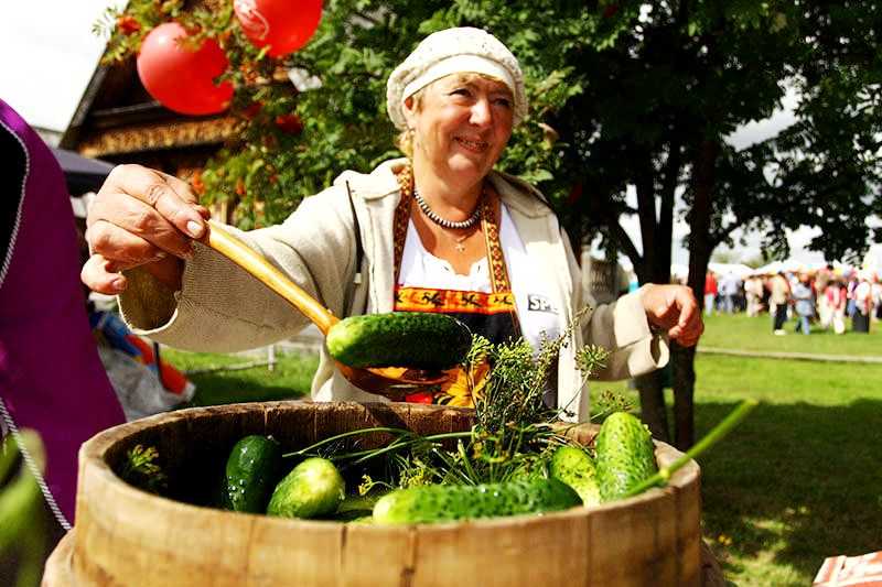 ITAR-TASS: SUZDAL, RUSSIA. JULY 21, 2012. A woman with a barrel of soft salted cucumber