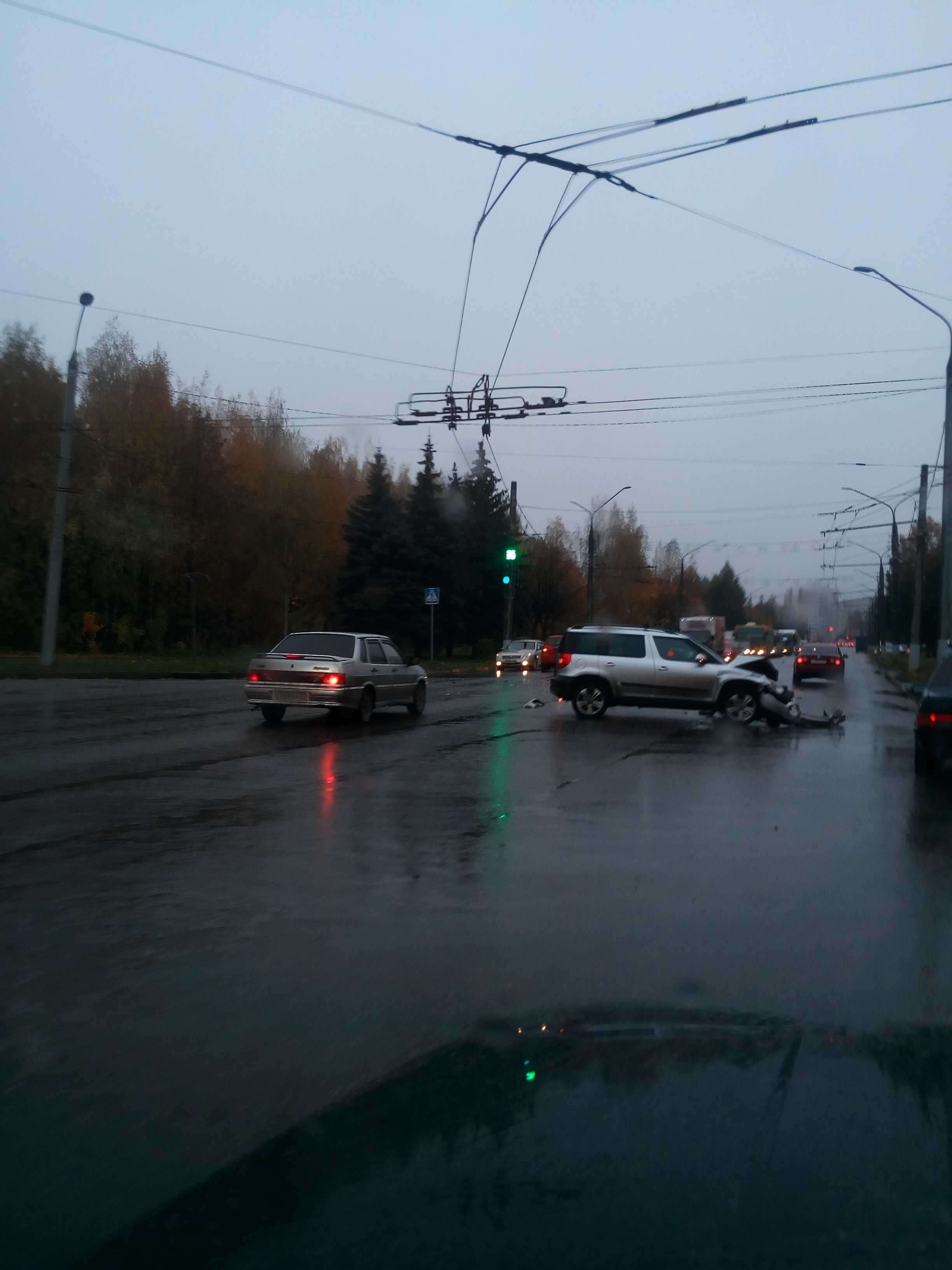 Авария на Суздальском проспекте. Фото: Подслушано Автомобилистов Владимир