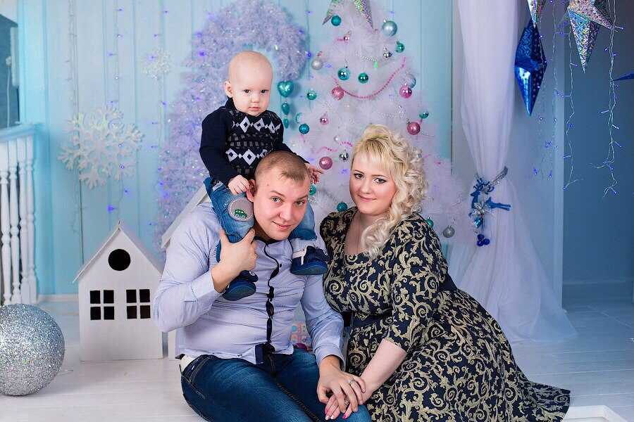 Алена Вельмога с мужем и старшим сыном. Фото: личная страница "ВКонтакте"