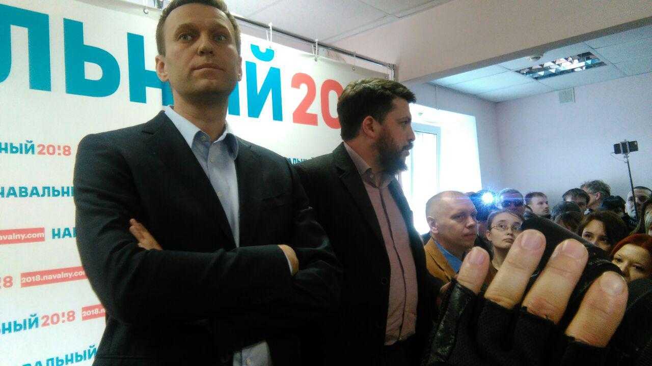 Алексей Навальный и Леонид Волков на открытии штаба во Владимире