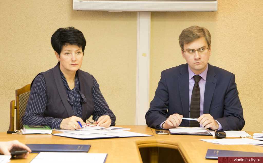 Фото: председатель бюджетного комитета Леонид Фоменко и глава города Ольга Деева