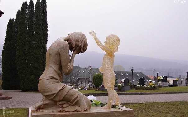 памятник нерожденным детям в Словакии