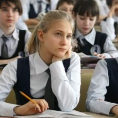 Школьники за партой