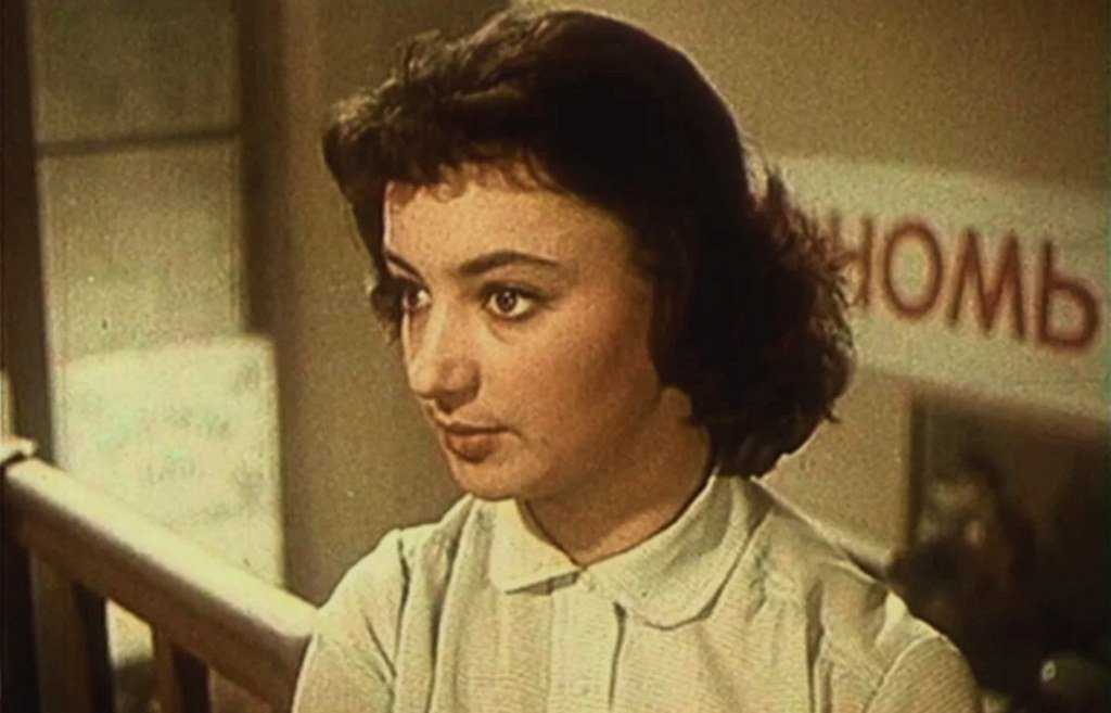 Кадр из фильма "Девушка без адреса"