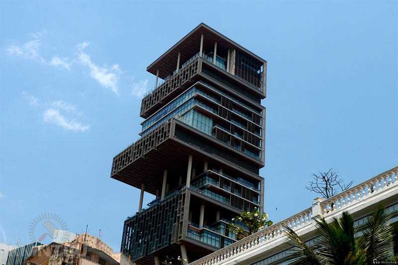 Особняк в 27 этажей  Роскошный дом расположен в самом бедном квартале Мумбаи