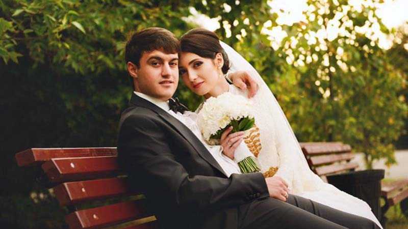 коло пяти лет назад Айдамир женился на девушке Зареме, которая уже родила своему супругу двоих детей.