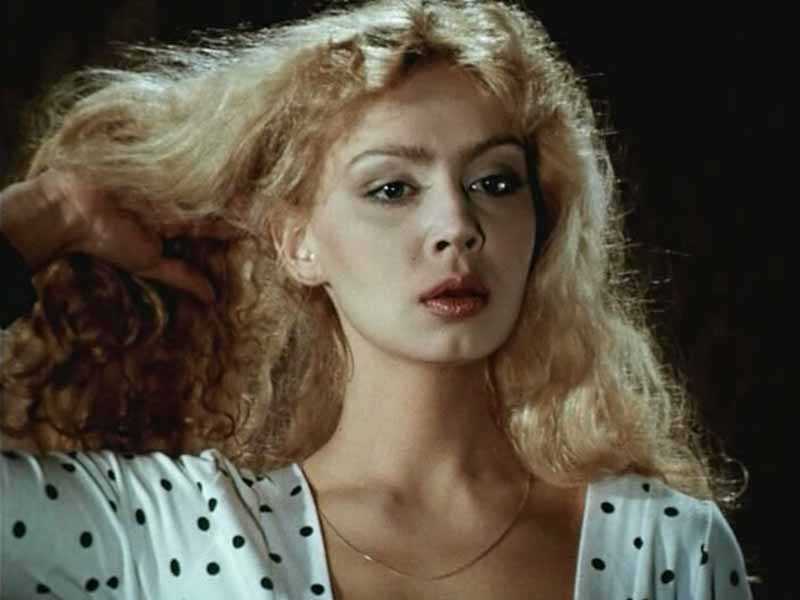Почему с телеэкранов исчезла актриса фильма «Ночные забавы» — Александра Колкунова