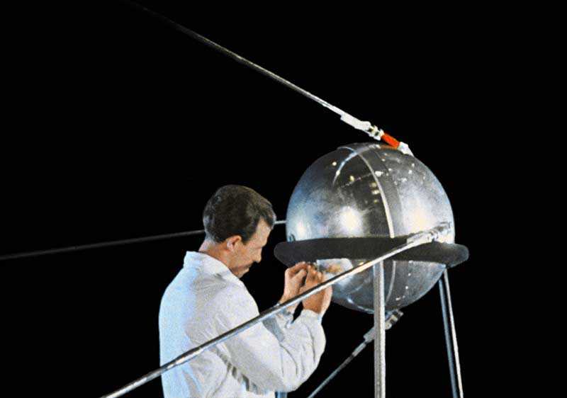 Спутник Земли  Королев инициировал выход в космос спутника в 1957 году