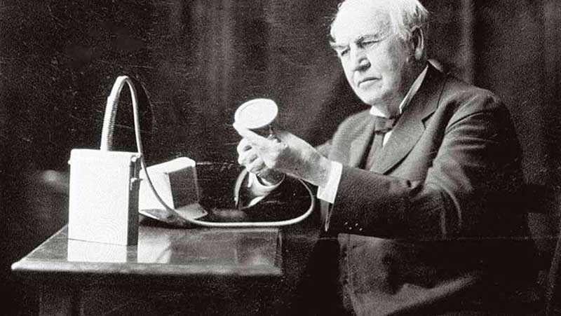 редложение Томаса Эдисона прижилось больше всего и с тех пор оно повсеместно используется в начале разговора по телефону.