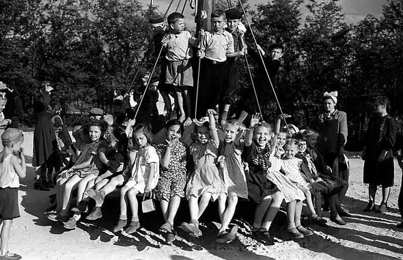 Требования к окружающей среде детских площадок в СССР были довольно жесткие.