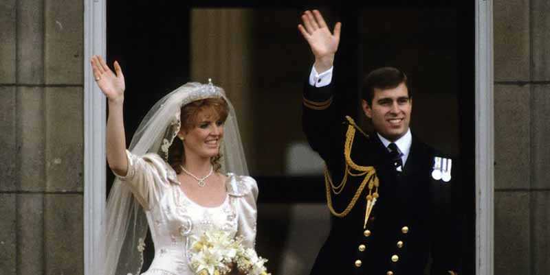 В 1992 году принц Эндрю и Сара Фергюсон уже расстались, а оформили развод в загсе только лишь спустя 4 года.