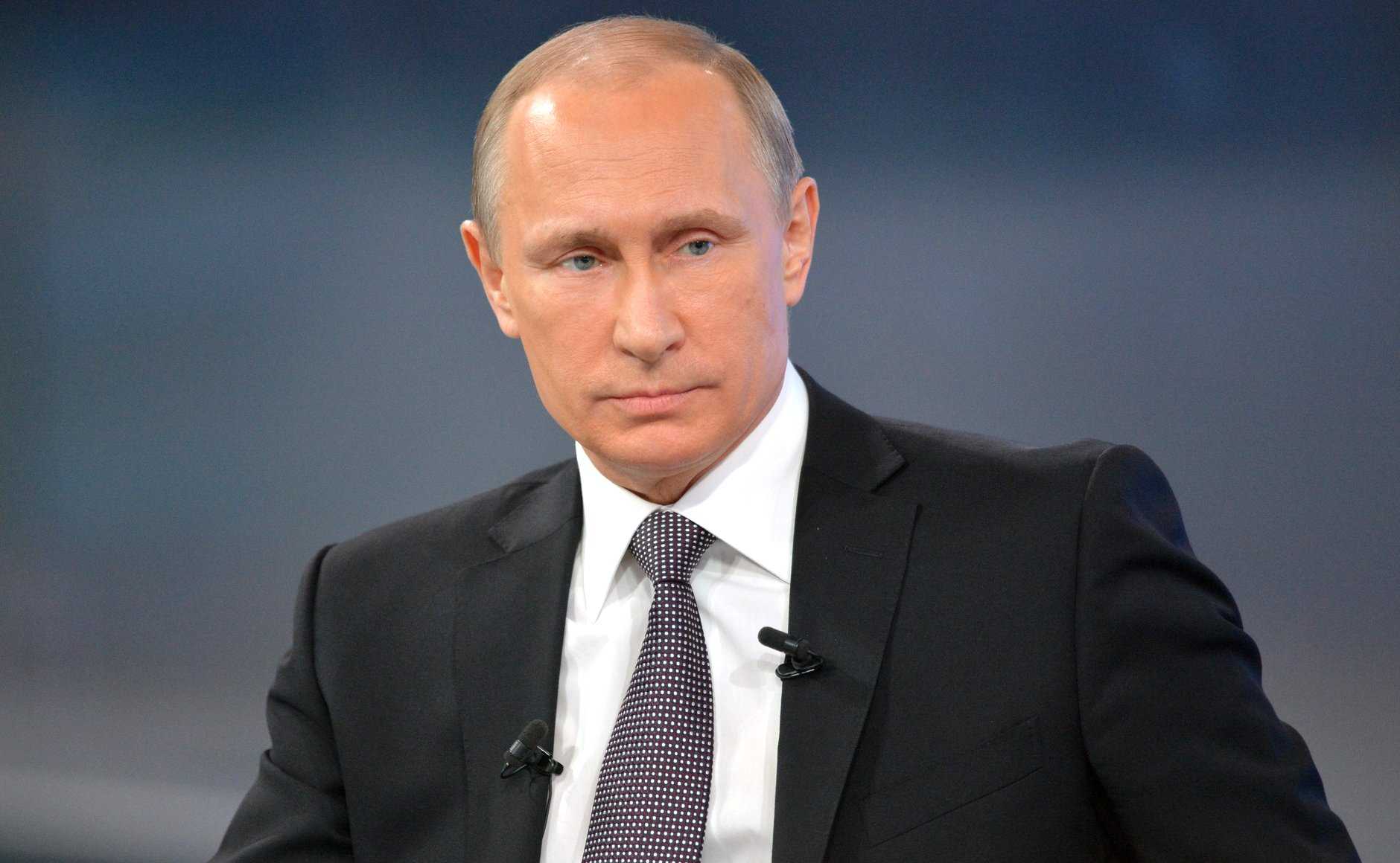 Владимир Путин поздравил россиян с 23 февраля