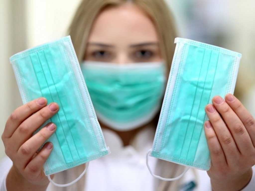 Стоматолог рассказал о вреде ношения масок для полости рта