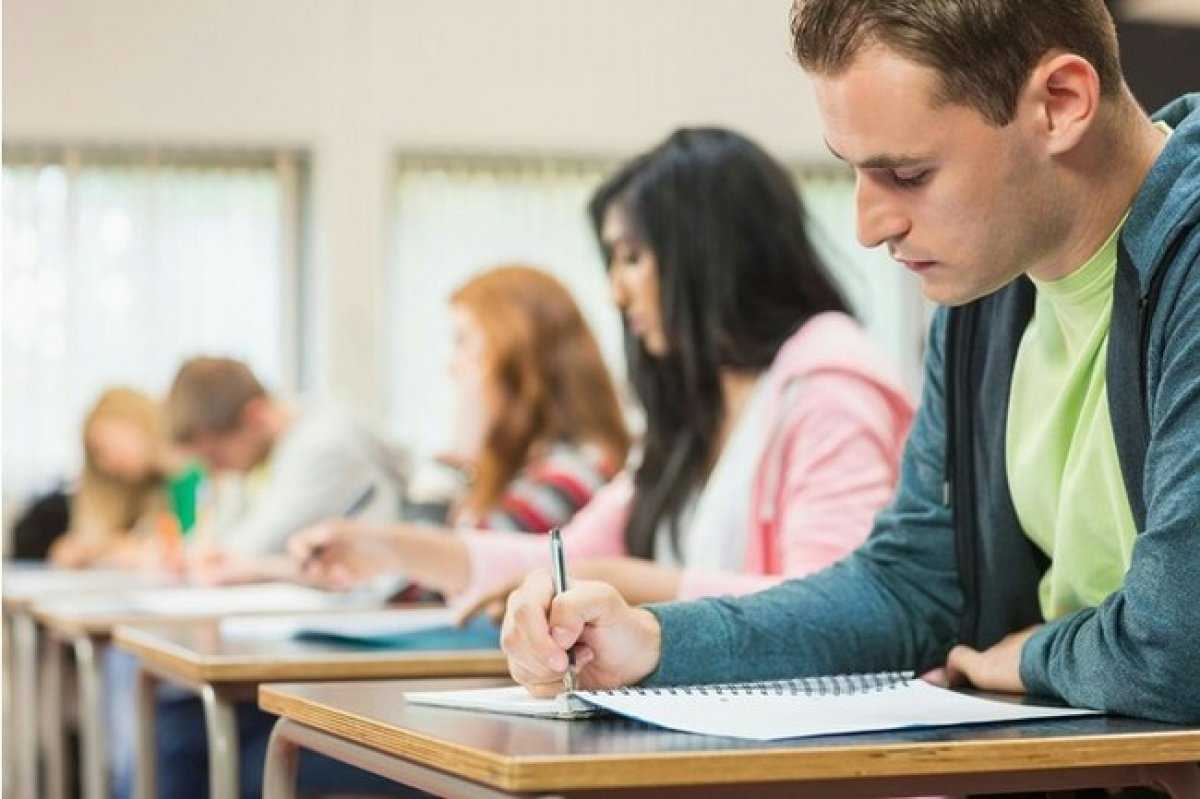 В 2021 году упрощается сдача экзаменов для выпускников российских школ