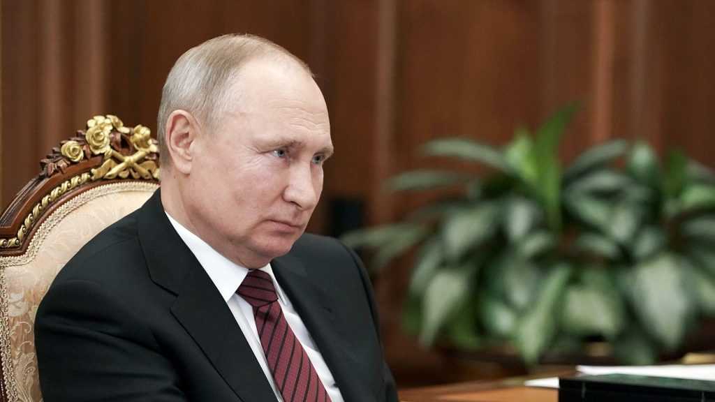 Владимир Путин постановил не взыскивать долги с семей с минимальным доходом