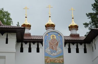 Правоохранители выселяют обитателей Среднеуральского монастыря