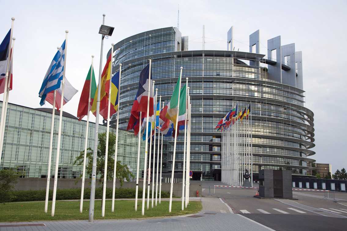 Европарламент предложил отключить Россию от платежной системы SWIFT