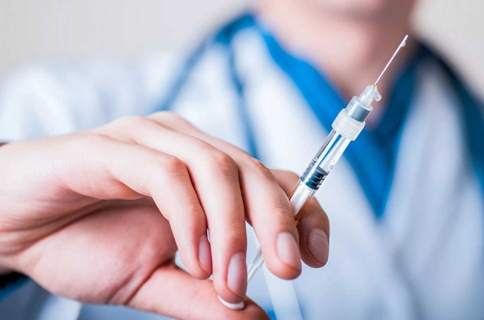 Мясников предложил ввести в России принудительную вакцинацию