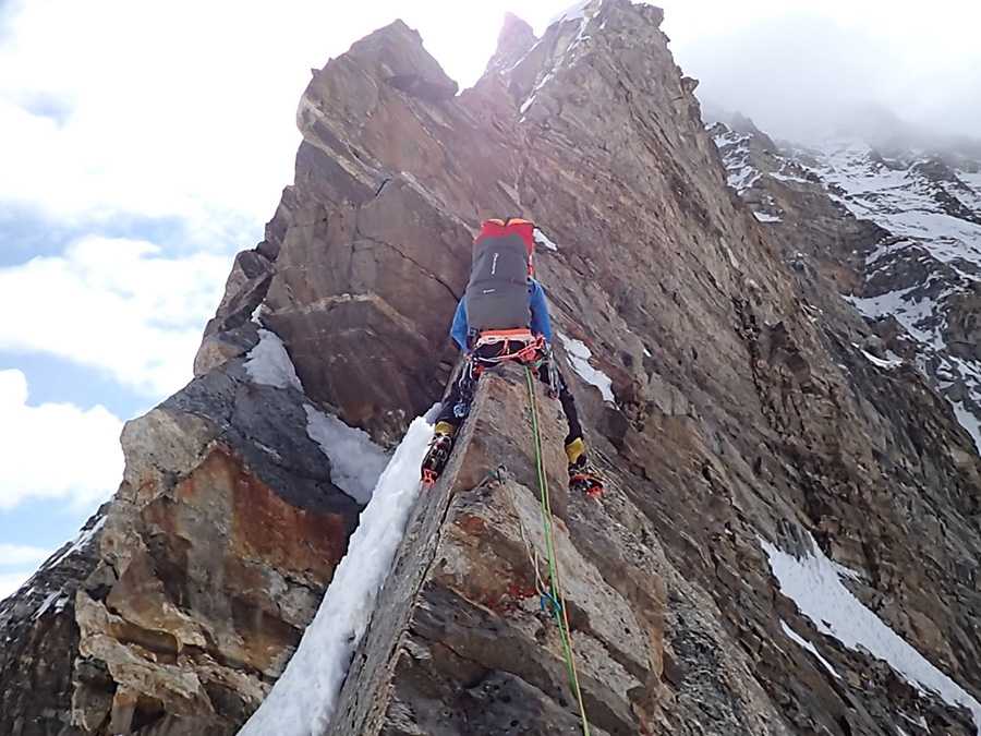 Российские альпинисты пропали в Гималаях