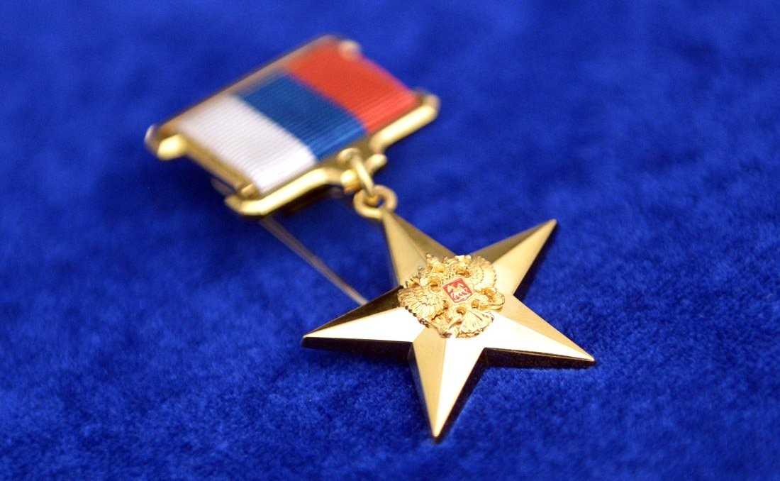 Пять человек в России получили награду Героя Труда