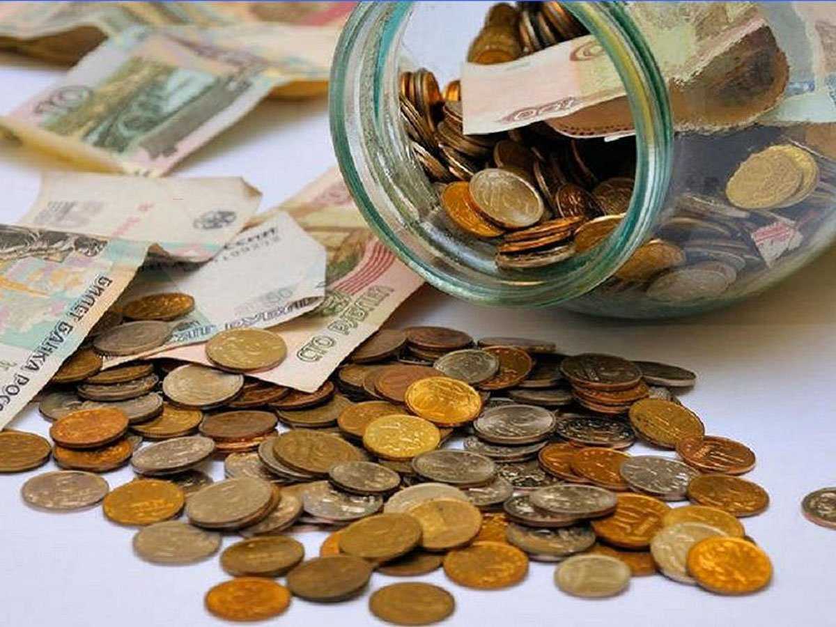 Эксперт советует хранить сбережения в рублях