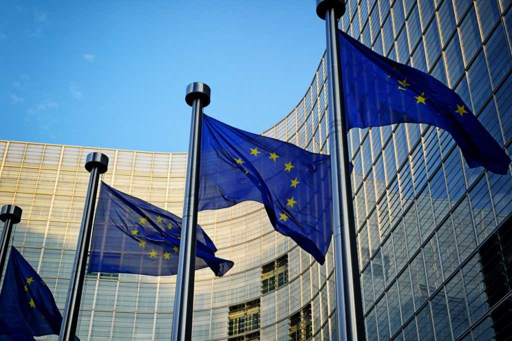 Еврокомиссия предложила пускать в ЕС иностранцев, привитых от коронавируса