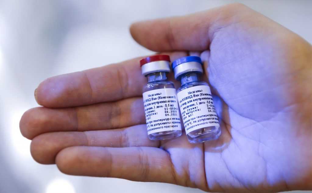 В столице Филиппин людям начали делать российскую прививку от коронавируса