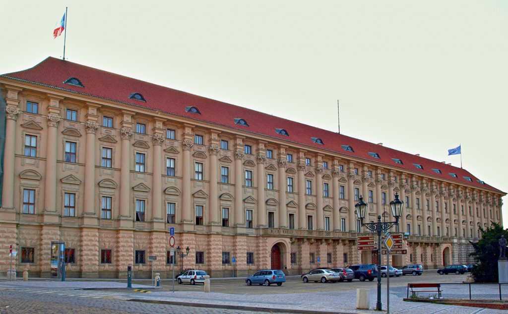Чехия призывает страны Европы выслать по одному российскому дипломату