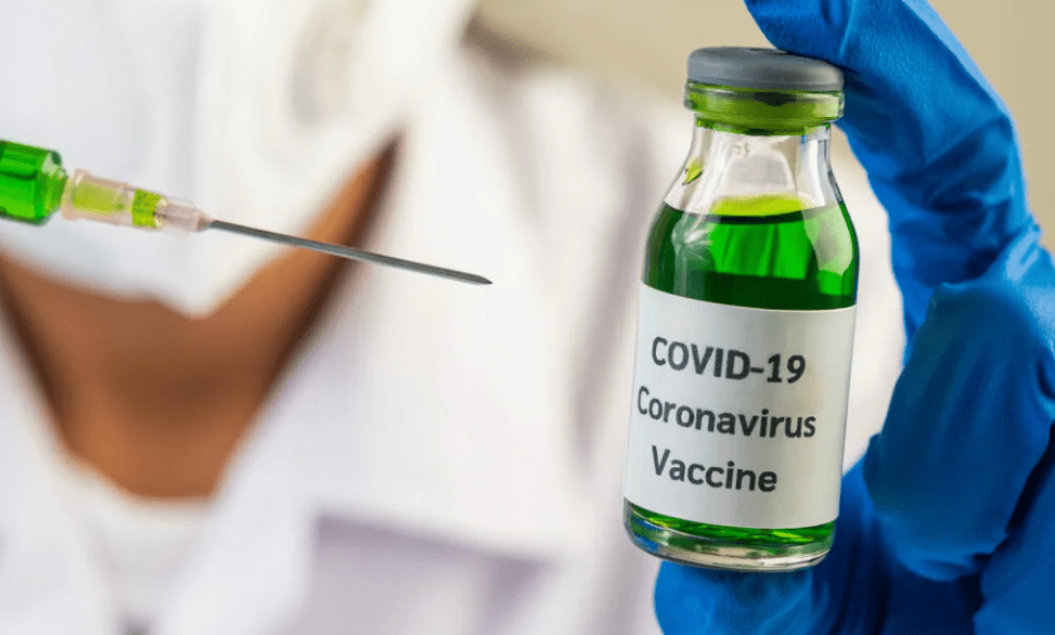 Назвали количество россиян, которые прошли полную вакцинацию
