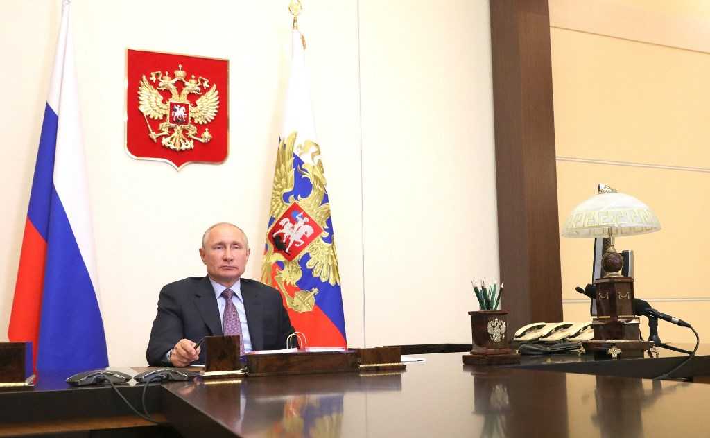 Президент России потребовал срочных мер по введению новых правил по обороту оружия