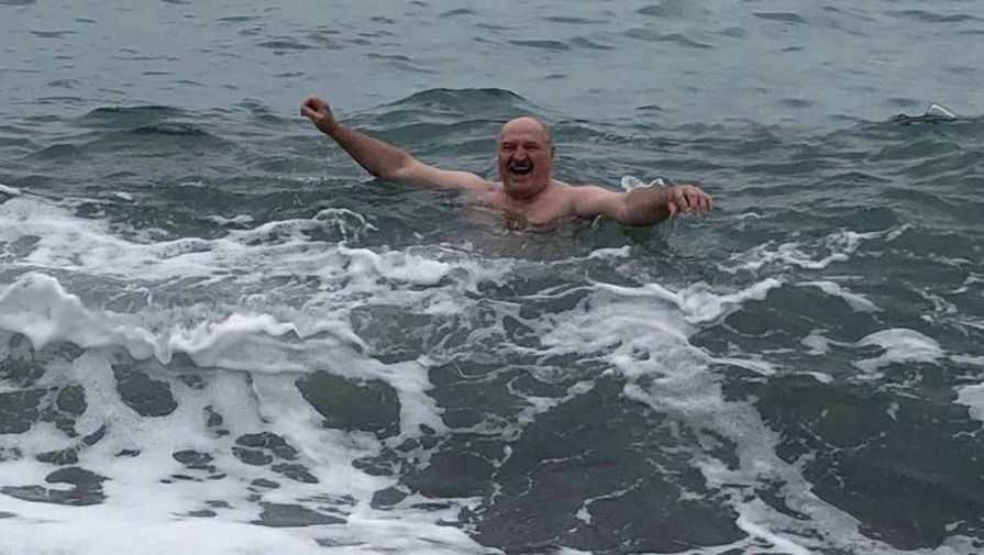 Путин отказался купаться с Лукашенко в Черном море