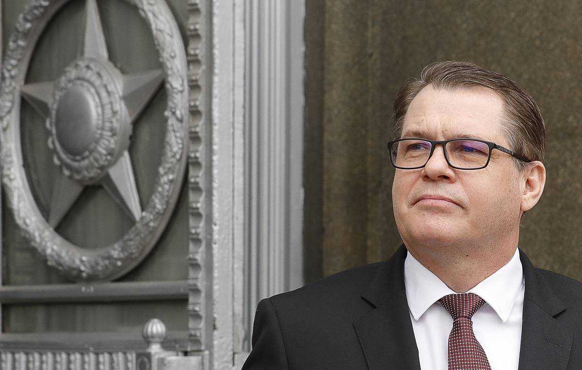 Чехия требует правил работы посольства в России