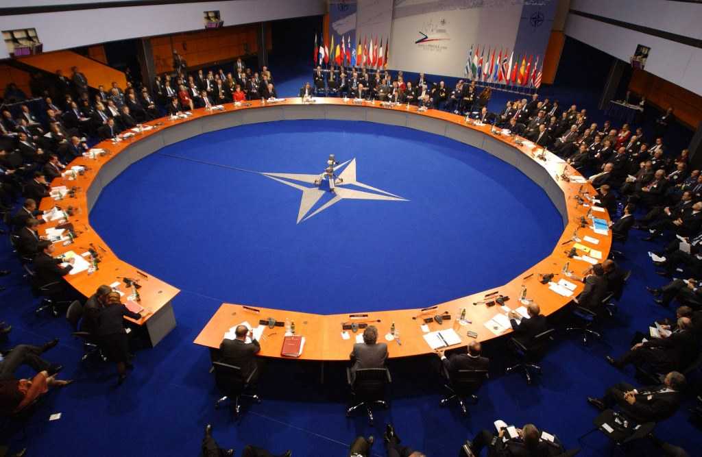 НАТО считает невозможным возвращение к прежним отношениям с Россией