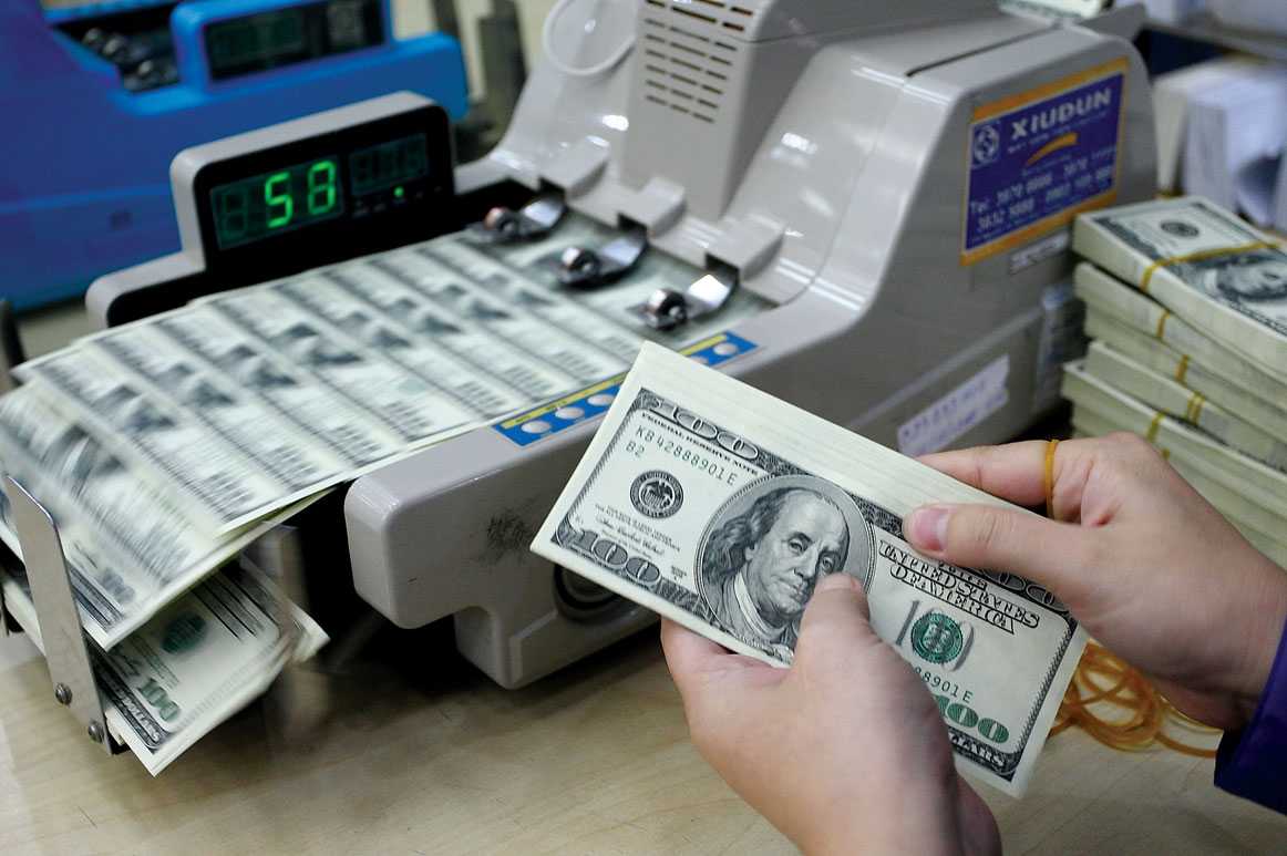 Россиянам рекомендуют покупать доллары сейчас