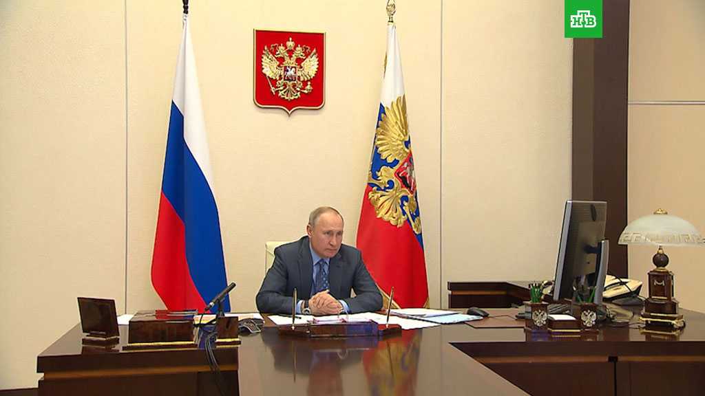 Путин требует наращивать вакцинацию в регионах