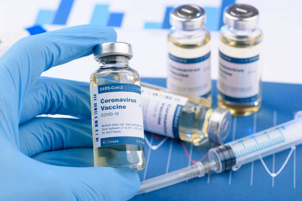 Россиянам рекомендуют привиться от коронавируса до начала лета