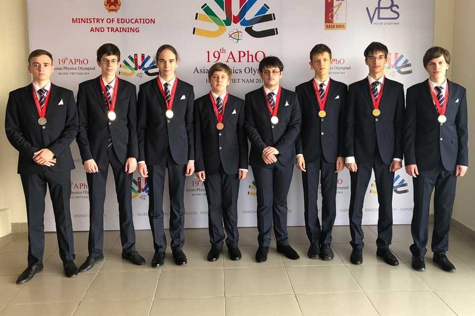 Ученики из России получили золото на Азиатской олимпиаде по физике