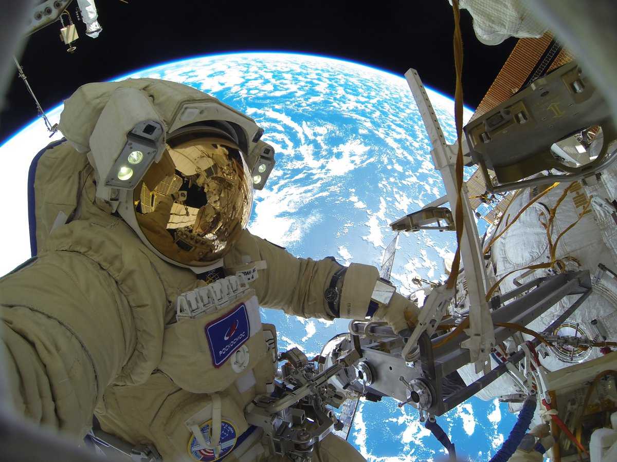 Космонавты из России впервые вышли в открытый космос в 2021 году