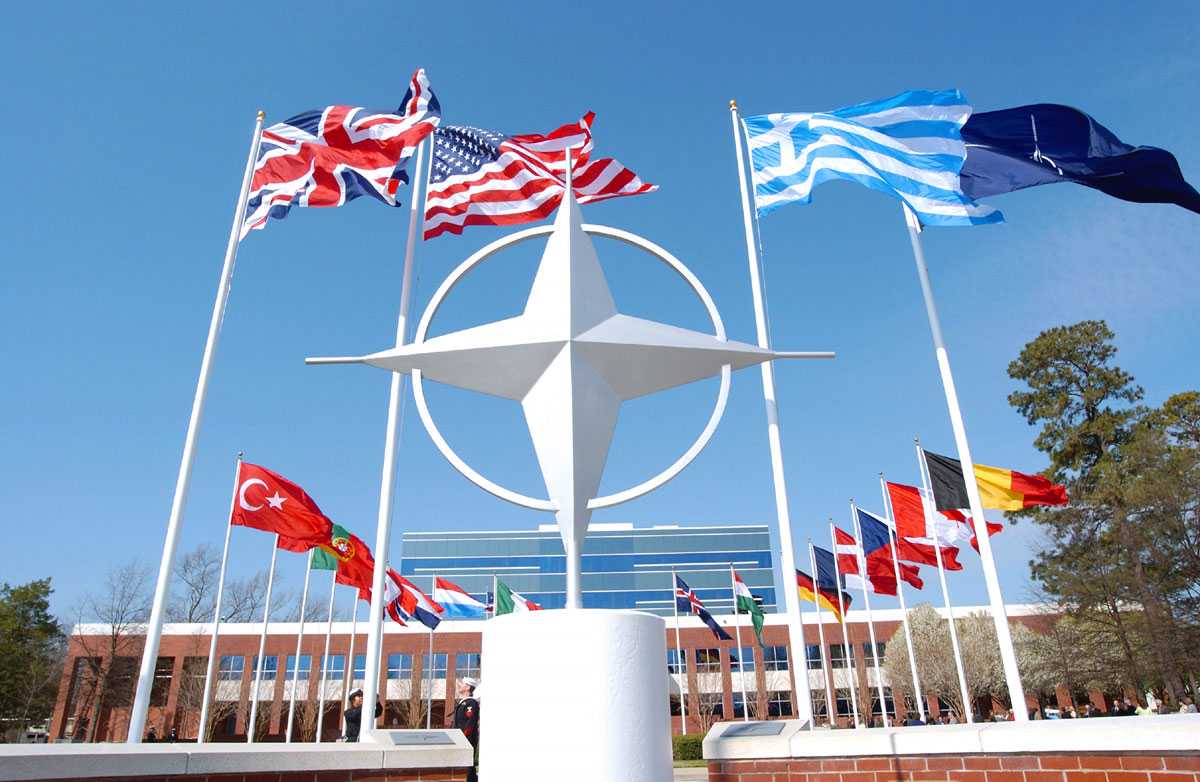 НАТО считает опасным сотрудничество России и Китая