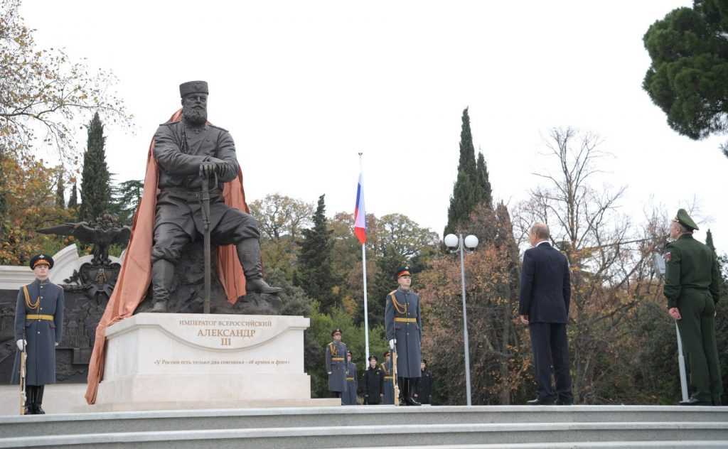 Владимир Путин откроет памятник Александру Третьему под Петербургом