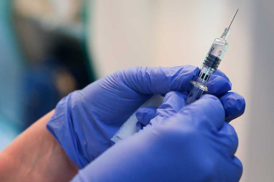 Врачи Москвы развеяли мифы о прививке от коронавируса