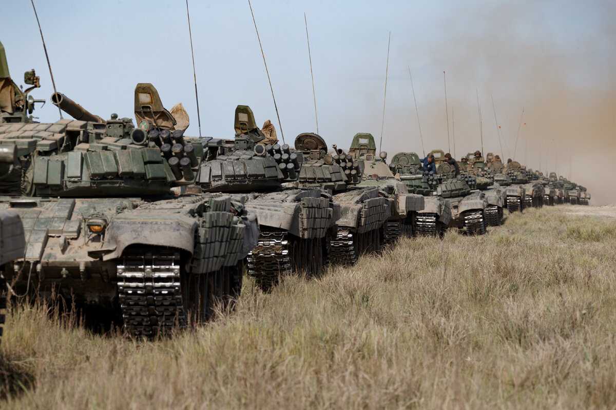 Кулеба заявил, что Россия в реальности не отвела войска от границ Украины