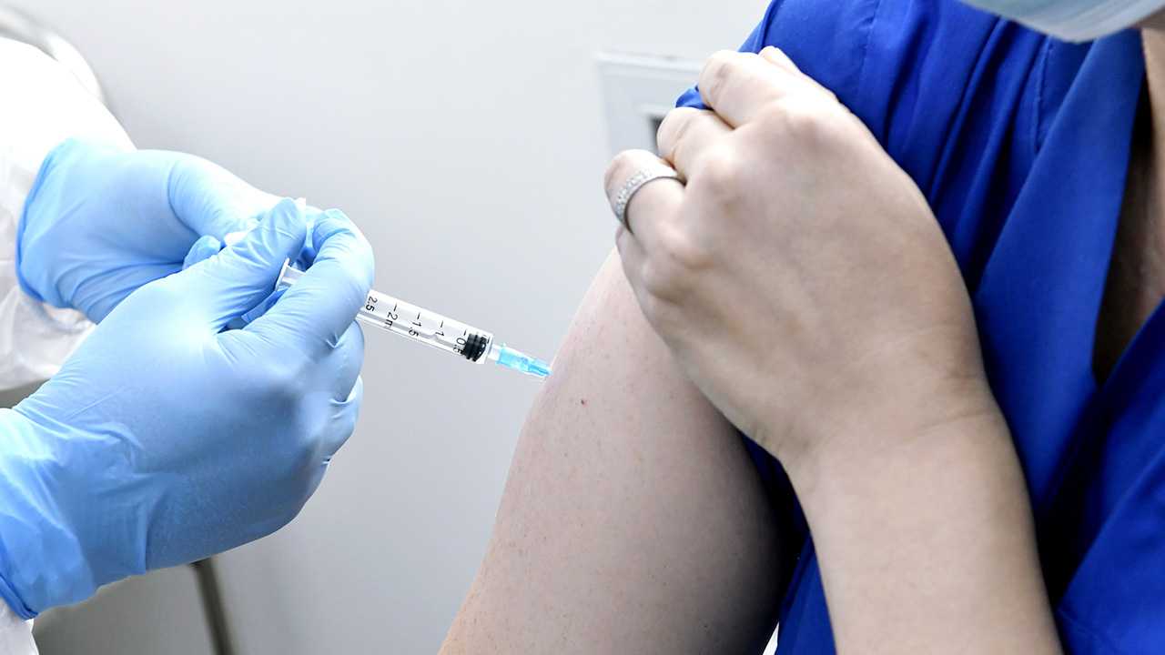 Жириновский заочно поспорил с Путиным о вакцинации