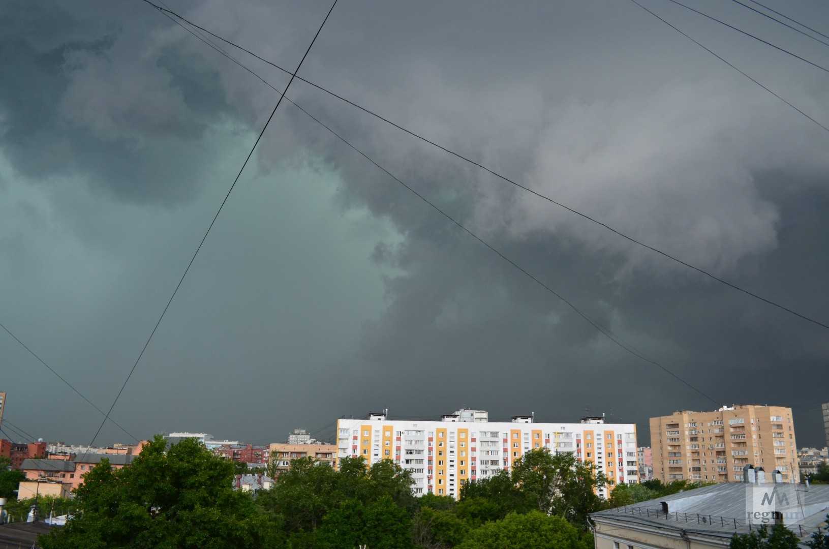 На выходных на Москву надвигается циклон с грозами