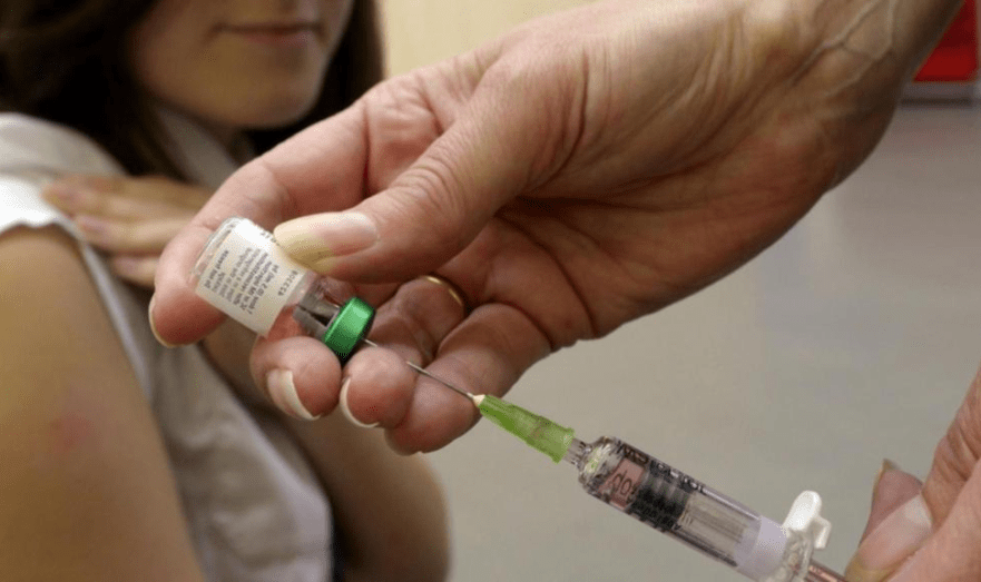 Гинцбург назвал противопоказания для вакцинации от COVID-19