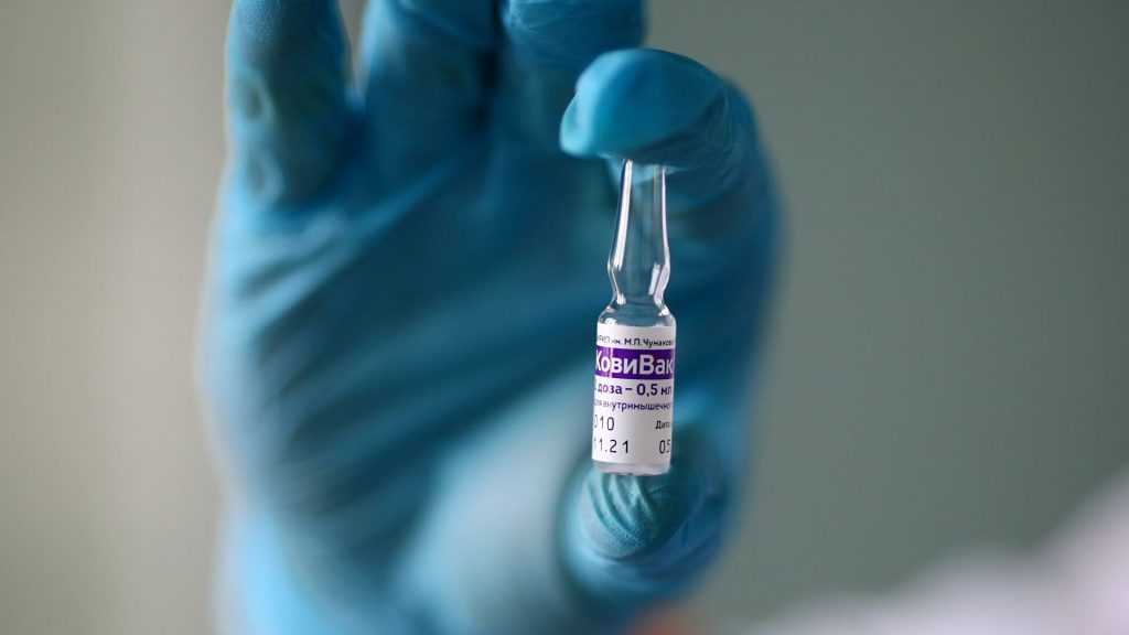 Дефицита вакцины от коронавируса в России нет