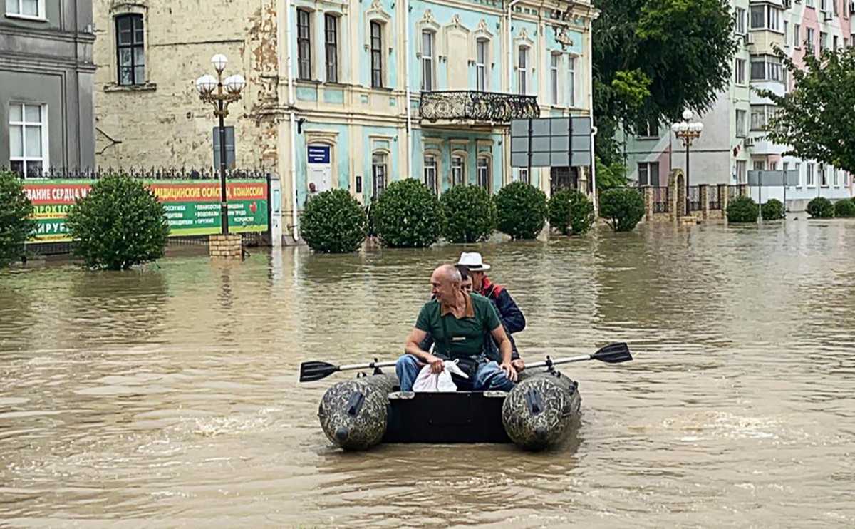 Уже 40 человек пострадало от наводнения в Ялте