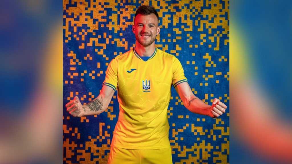 Футболисты Украины едут на Евро-2020 в новой форме с изображением Крыма
