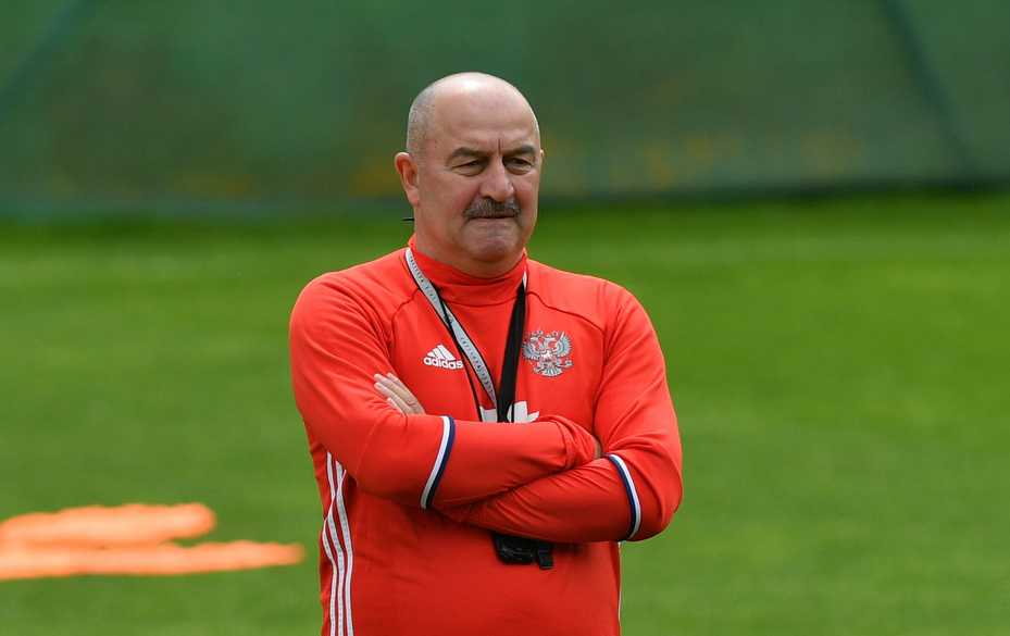 Черчесова уволили с поста главного тренера сборной России