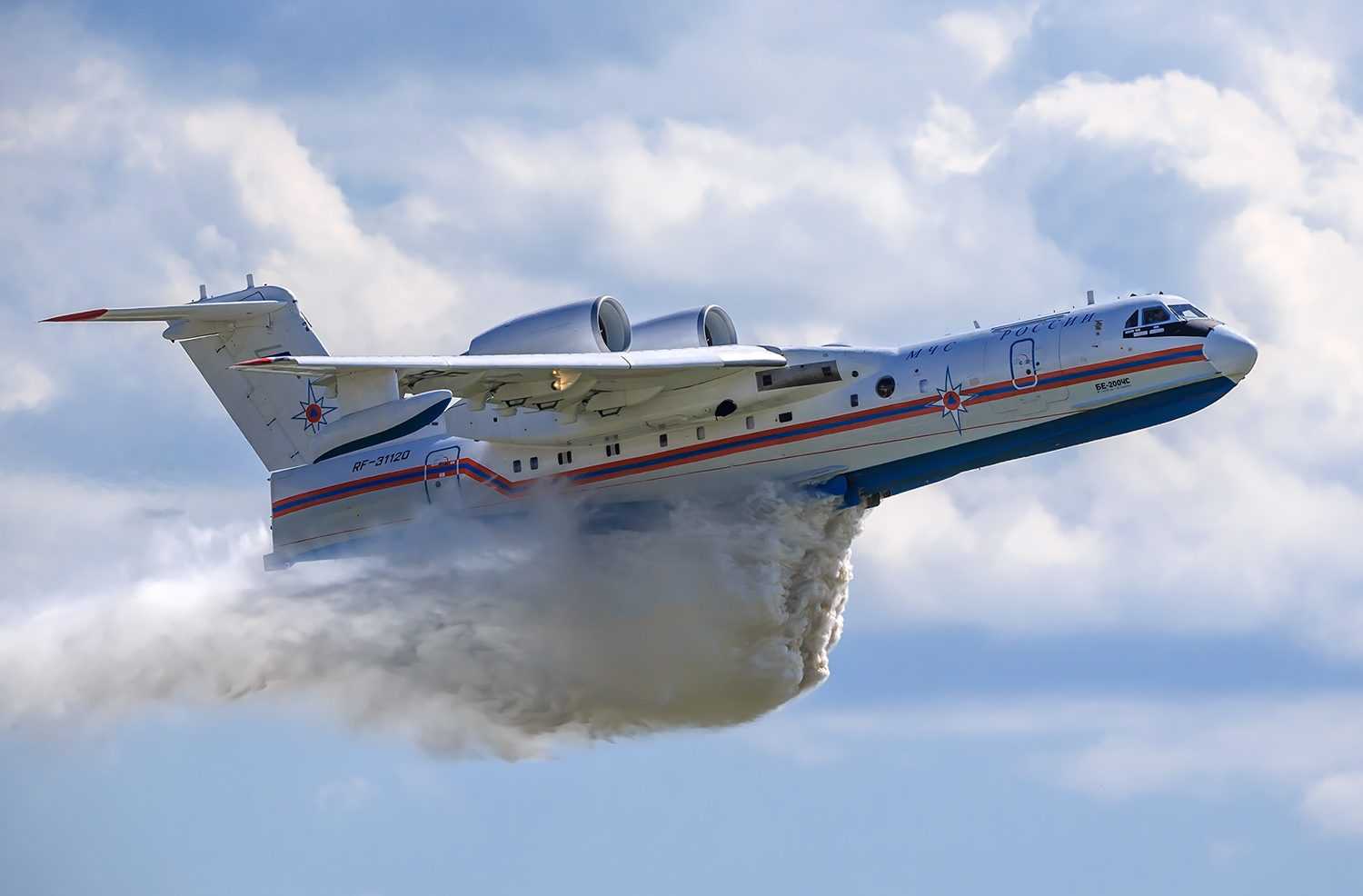 Российский самолет-амфибия Бе-200 полетел в Турцию для тушения пожаров